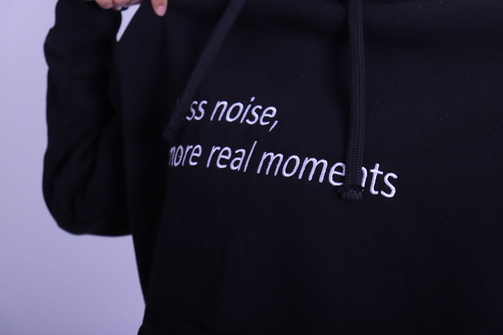 less noise hoodie - black