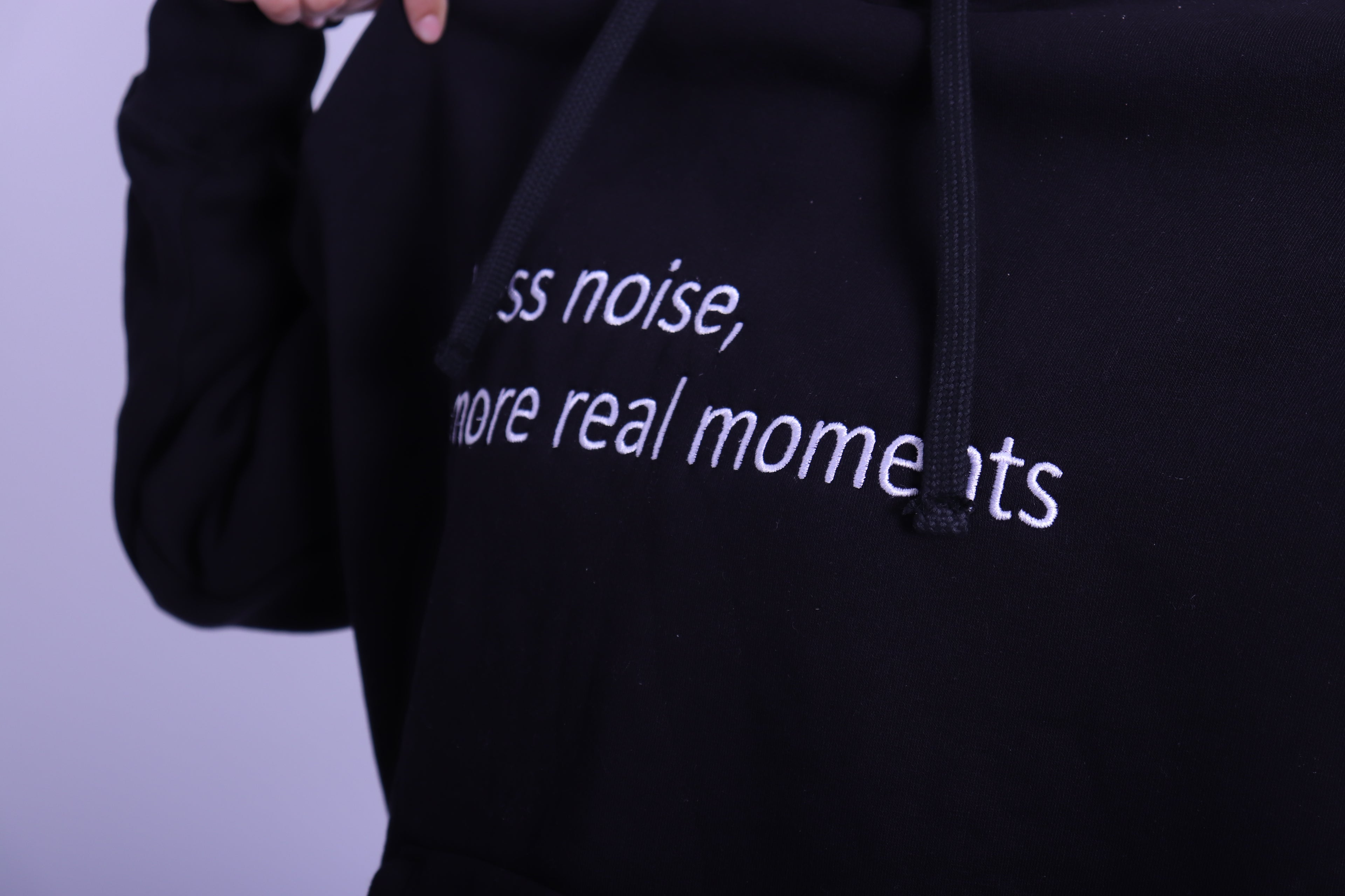 less noise hoodie - black